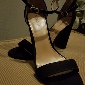 NWOT Merona Lulu Block Heel Sandals